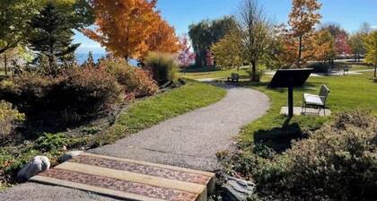 Cozy 1 bedroom Appartment minutes away from Ajax Waterfront.