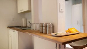 Private kitchen - Cozy 1 bedroom Appartment  minutes away from Ajax Waterfront. (Ajax)