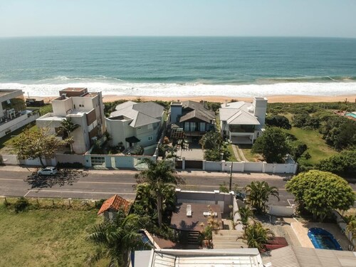 Beautiful house with sea view 40 meters from the beach