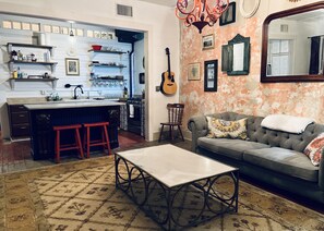 Smart-TV, Videospiele, DVD-Player, Bücher