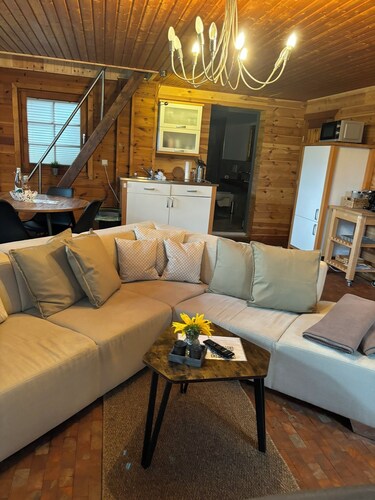 Stilvolle Blockhütte mit Kaminofen - Nähe Nürburgring, Ahrtal und