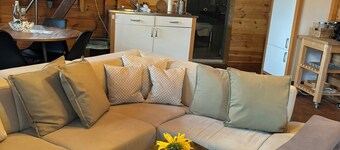 Stilvolle Blockhütte mit Kaminofen - Nähe Nürburgring, Ahrtal und