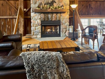 Beautifully restored 1890 barn sleeps 14