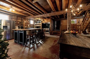 Dining - Beautifully Restored Five Bedroom 1860 Barn (Metamora)