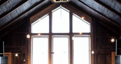 Beautifully Restored Five Bedroom 1860 Barn