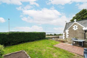 Property grounds - The Gate Lodge - Modern & Period, Combined (Broughty Ferry)