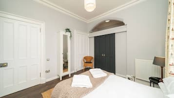 Tabla de planchar con plancha, cuna de viaje y wifi gratis