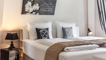 2 bedrooms, in-room safe, desk, iron/ironing board