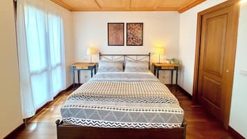 9 Schlafzimmer, Bügeleisen/Bügelbrett, Reisekinderbett, kostenloses WLAN