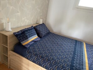 2 bedrooms, bed sheets