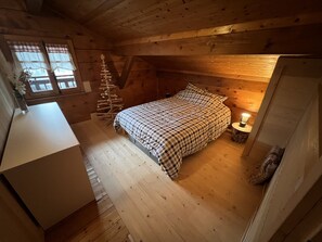 4 soverom, strykejern/-brett, wi-fi og sengetøy