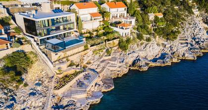 PureLuxuryExclusiveVillaStateOfTheArtVillaExcellentLocationPrivateBeach