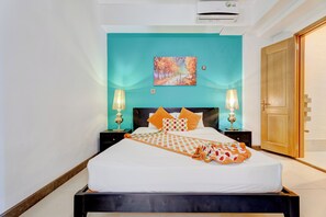 Standard Double Room | In-room safe, laptop workspace, iron/ironing board, free WiFi - Pereybere Beachside Apartment (Grand-Baie)