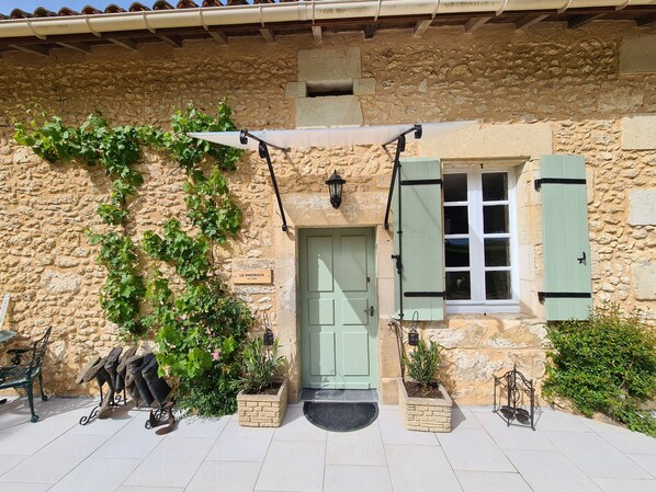 تفاصيل الفندق من الخارج