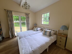 3 عدّة غرف نوم ومكتب ومكواة/لوح كي وواي فاي