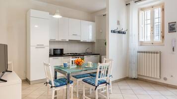 Micro-ondes, four, plaque de cuisson, lave-vaisselle