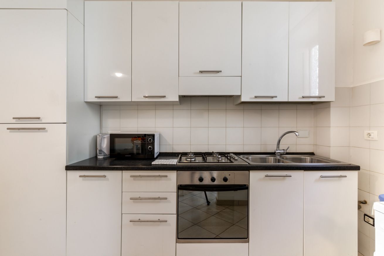 Micro-ondes, four, plaque de cuisson, lave-vaisselle