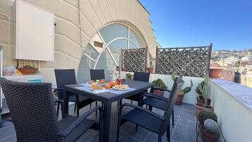 Condo dành cho gia đình | Hiên