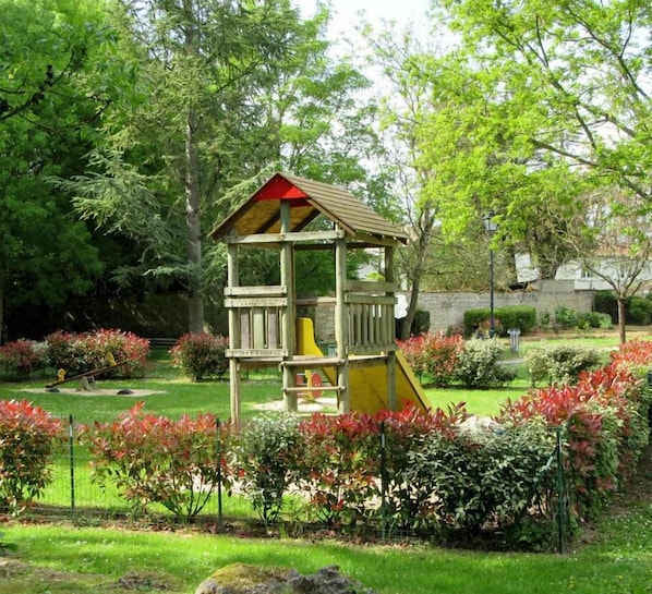 Children’s area - 🌊 5 mn plage 🌴 Proche LA ROCHELLE - Charmant T2 🏡 4 Pers. (Salles sur Mer)