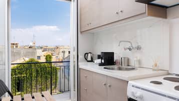 Habitació doble bàsica | Cuina privada | Frigorífic, forn, bullidora elèctrica i torradora