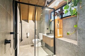 Regadera, toallas, jabón, papel de baño 