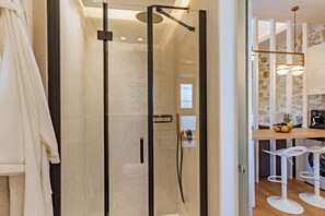 Studio | Bathroom | Shower, towels