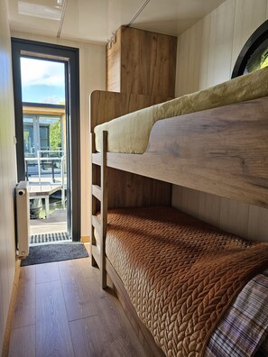 3 Schlafzimmer, schallisolierte Zimmer, Bügeleisen/Bügelbrett