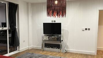 Apartment, 1 Queen Bed | Living room | Fireplace