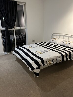 Apartamento, 1 cama Queen | 1 quarto, ferros/tábuas de passar roupa, Wi-Fi de cortesia