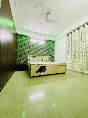 2 chambres, bureau, Wi-Fi, draps fournis