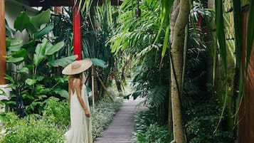 Pavilion Pool Suite With Daily Afternoon Tea | 1 bedroom, Egyptian cotton sheets, premium bedding, pillow-top beds