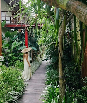 Pavilion Pool Suite With Daily Afternoon Tea | 1 habitación, sábanas de algodón egipcio y ropa de cama de alta calidad