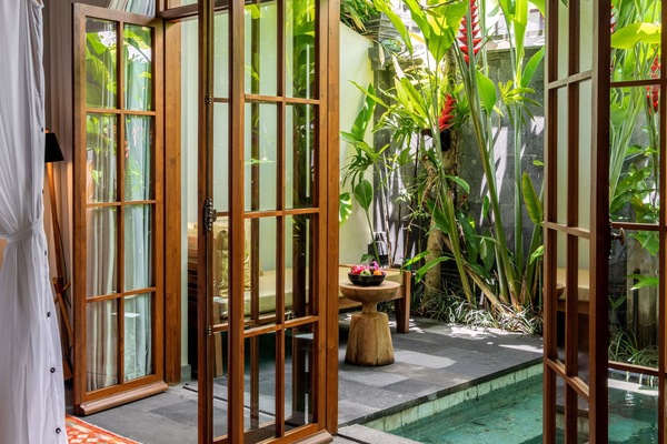 Pavilion Pool Suite with Daily Breakfast | 1 kamar tidur, seprai katun Mesir, dan seprai premium