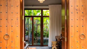 Pavilion Pool Suite with Daily Breakfast | 1 bedroom, Egyptian cotton sheets, premium bedding, pillowtop beds