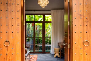 Pavilion Pool Suite with Daily Breakfast | 1 bedroom, Egyptian cotton sheets, premium bedding, pillowtop beds