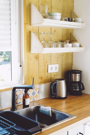 Fridge, microwave, coffee/tea maker, electric kettle - Cozy studio between countryside and ocean (Aljezur)