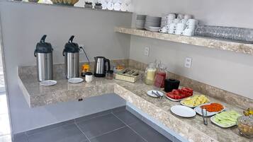 Café da manhã com buffet grátis todos os dias