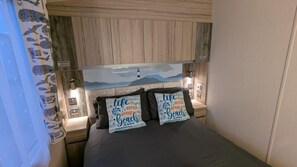 Cabin | 3 bedrooms, iron/ironing board, free WiFi, bed sheets - Lighthouse Lodge - Peaceful & Dog Friendly (Mablethorpe)