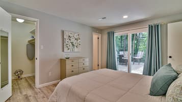 3 chambres, bureau, fer et planche à repasser, lit parapluie