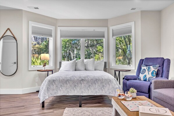 4 bedrooms, iron/ironing board, free WiFi, bed sheets