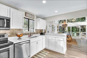 Fridge, microwave, oven, stovetop - Gorgeous Coastal Beach Home w/ Pool, Hilton Head (Hilton Head Island)