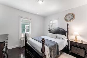 2 bedrooms, WiFi, bed sheets - Centric property close to all the great things in the city (Bridgeport)