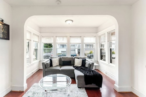 Centric property close to all the great things in the city