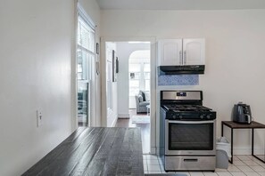 Fridge, oven, stovetop, coffee/tea maker - Centric property close to all the great things in the city (Bridgeport)