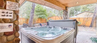 Luxury, Theater Room, Pool Table, Close to Town/Beach (Amber)