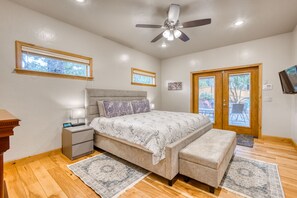 4 Schlafzimmer, Schreibtisch, Bügeleisen/Bügelbrett, Reisekinderbett