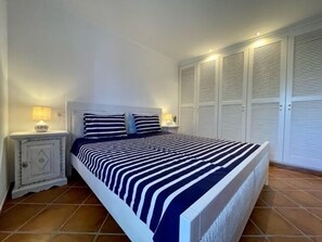4 bedrooms, desk, iron/ironing board, free WiFi