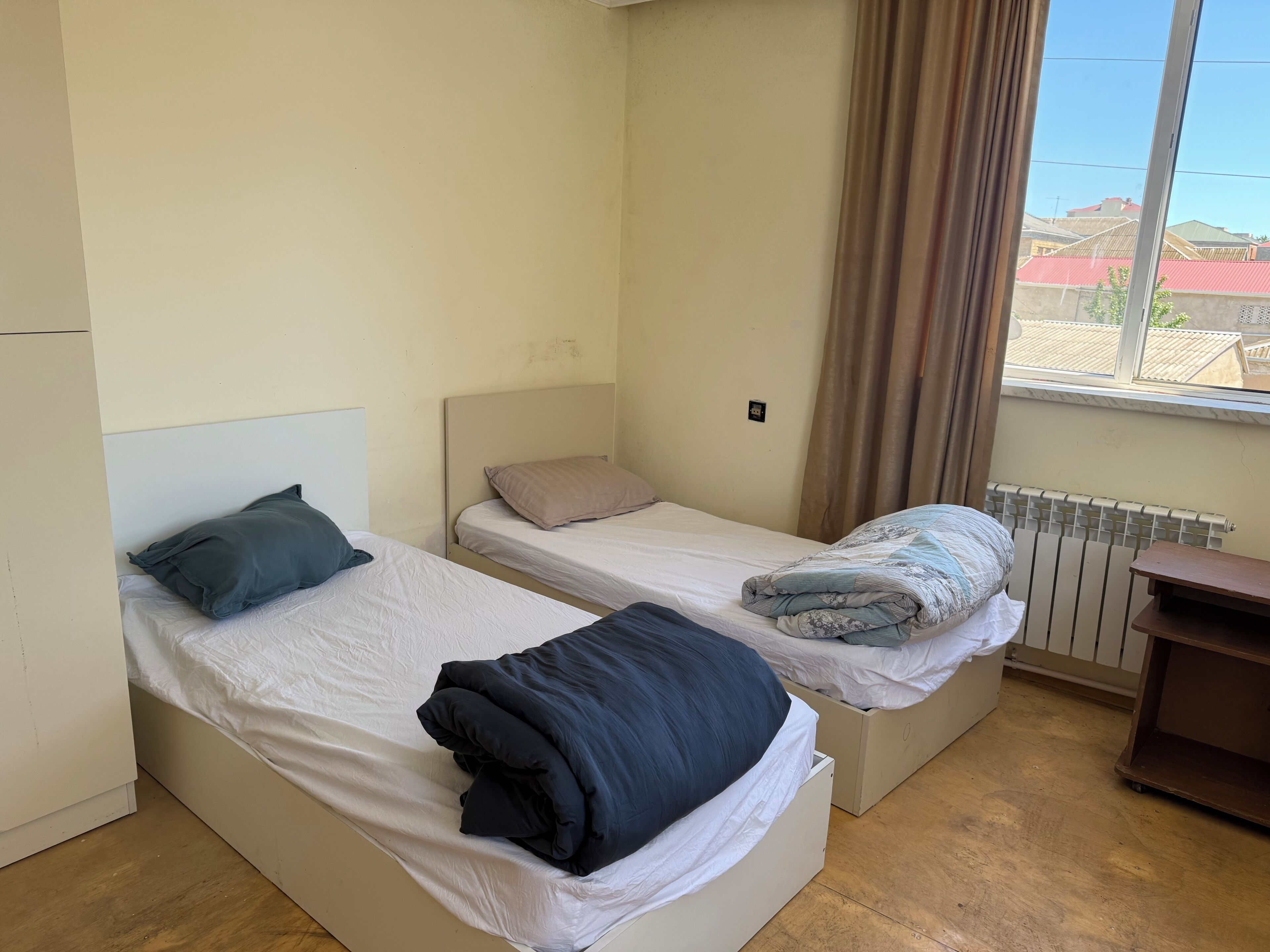 Arbetsyta för laptop, strykjärn/strykbräda, gratis wi-fi och sängkläder