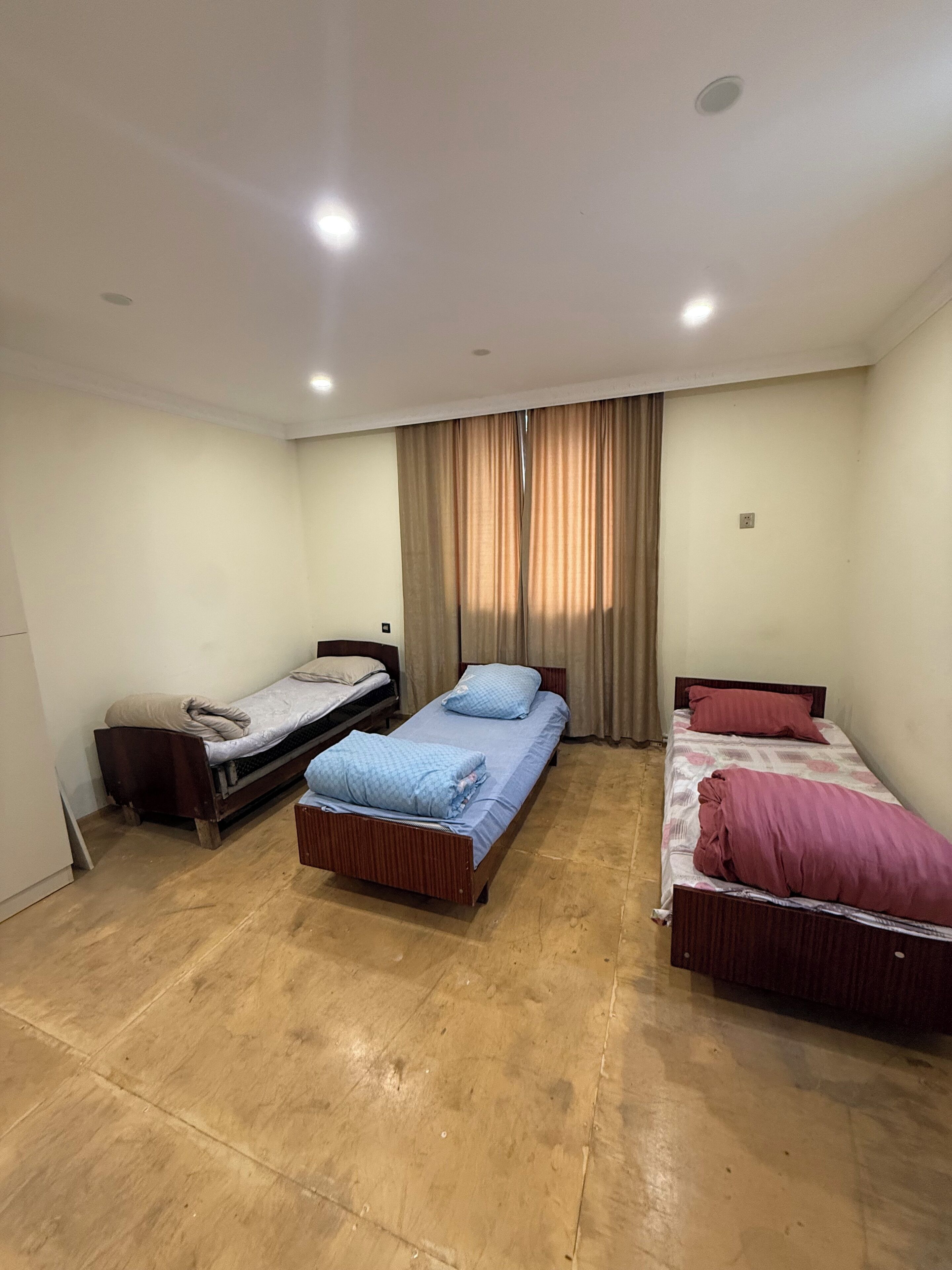 พื้นที่ทำงานแบบใช้แล็ปท็อป, เตารีด/โต๊ะรีดผ้า, Wi-Fi ฟรี, ผ้าปูที่นอน