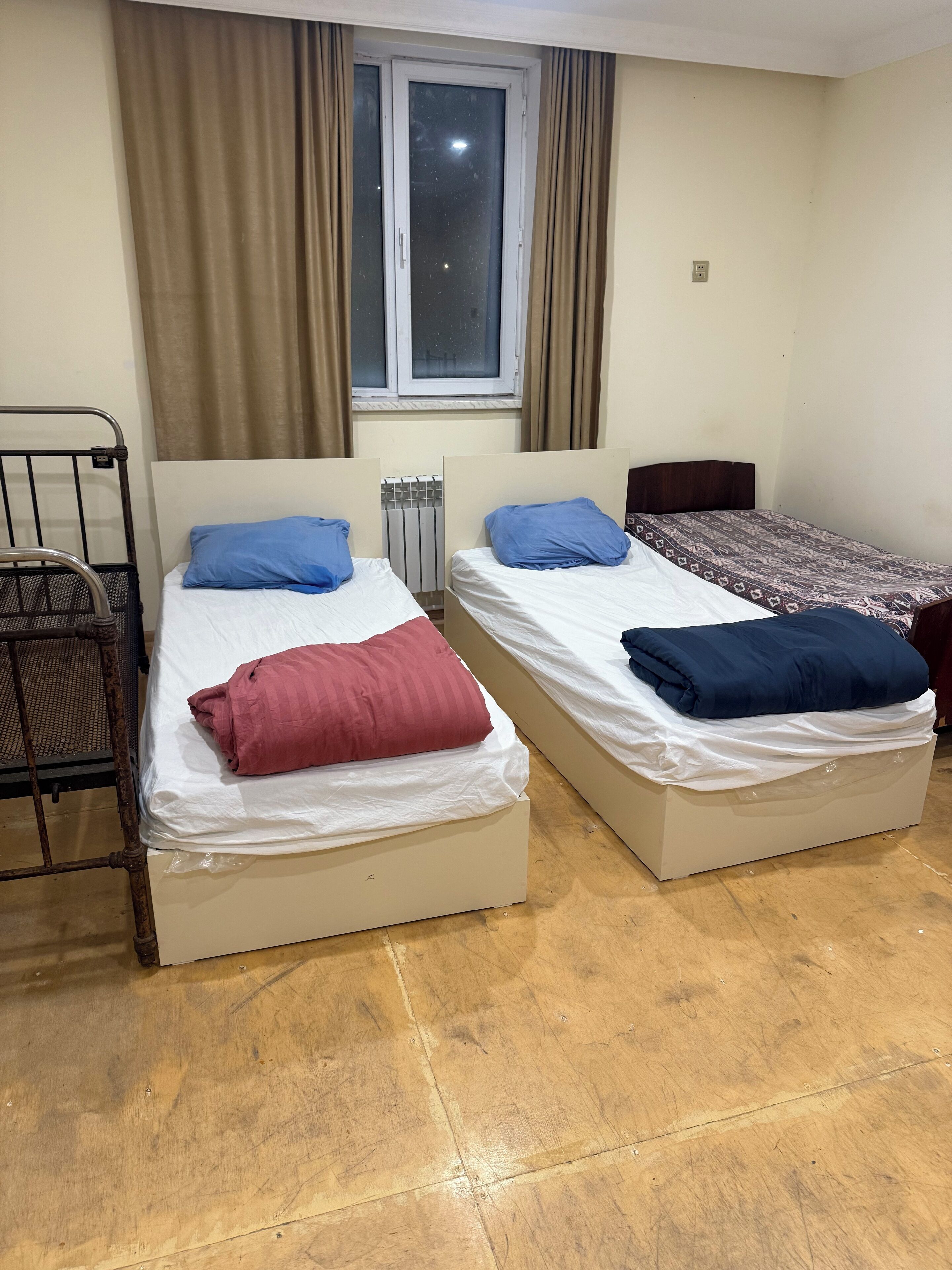 Laptop workspace, iron/ironing board, free WiFi, bed sheets